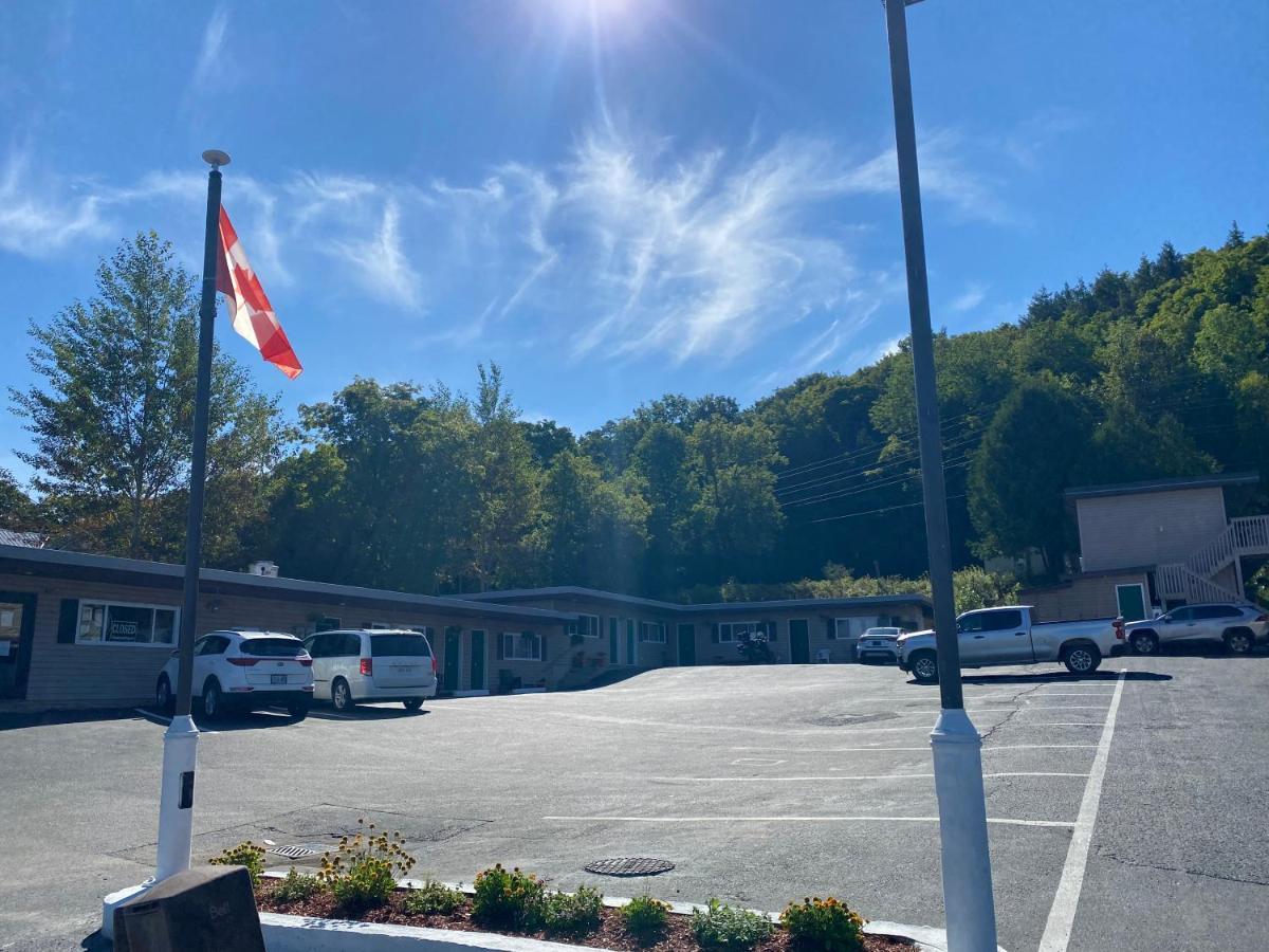 Silver Maple Motel Haliburton Exterior photo